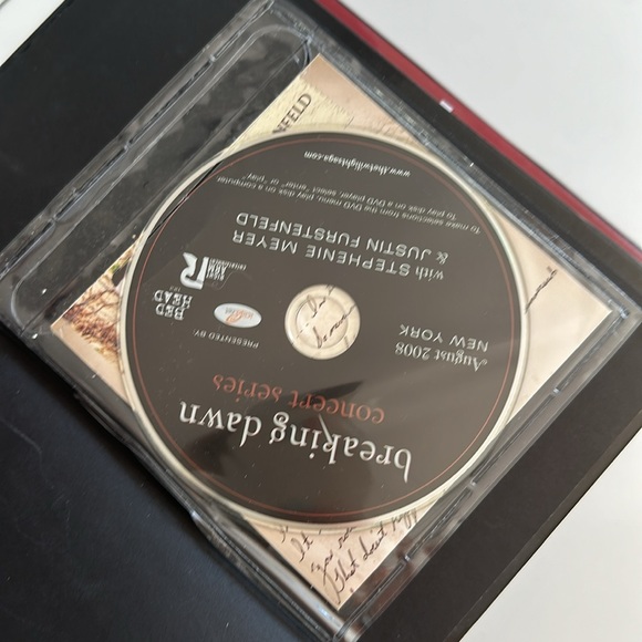 Twilight Breaking Dawn (Special Edition) Book - Picture 3 of 5